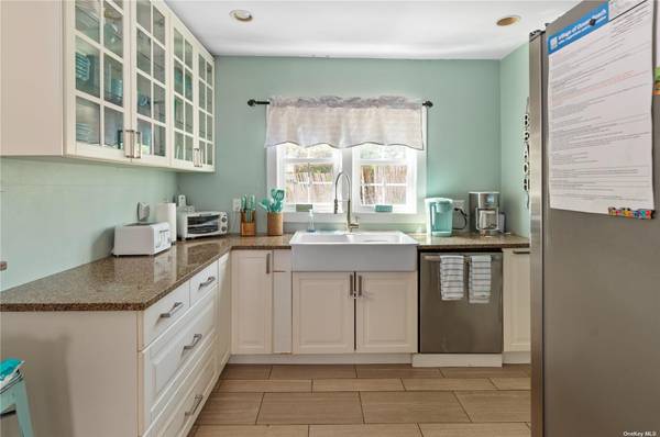 180 Cottage WALK, Ocean Beach, NY 11770