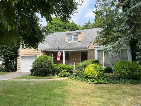 169 Patton BLVD, New Hyde Park, NY 11040