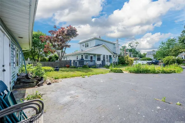 7 Gary ST, Lindenhurst, NY 11757