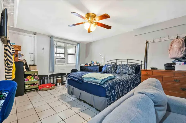 25-37 48th ST, Astoria, NY 11103