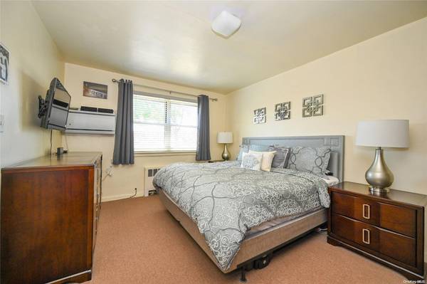 152-38 Jewel #2L, Flushing, NY 11367
