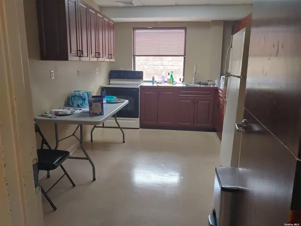 257-10 Union  Turnpike #3, Glen Oaks, NY 11004
