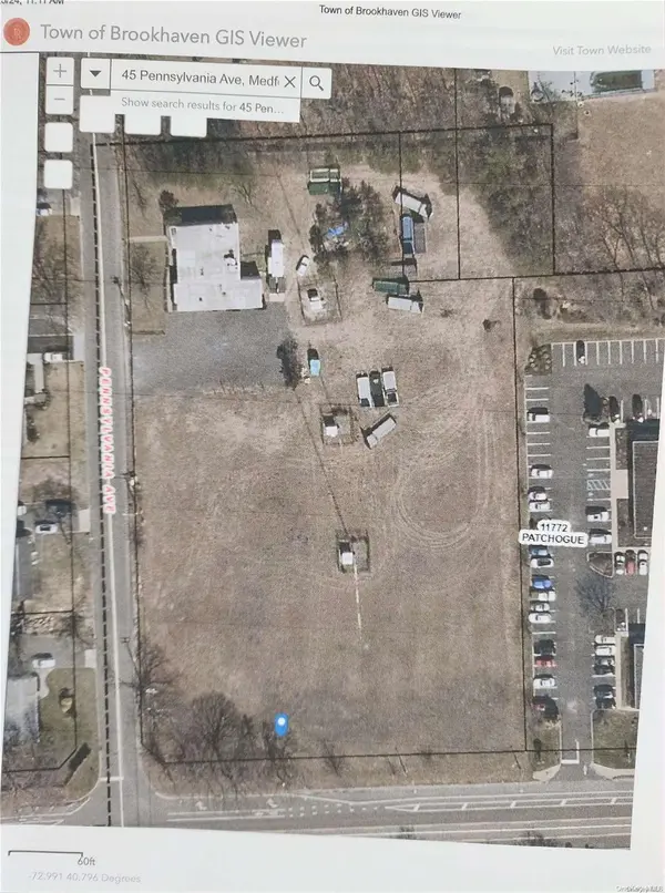 45 Pennsylvania AVE, Medford, NY 11763