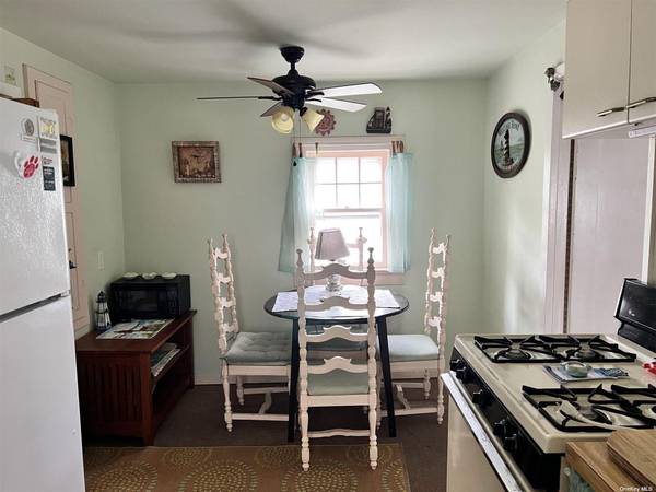63 Bungalow WALK, Ocean Beach, NY 11770