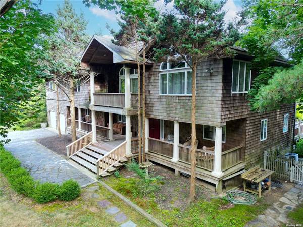 28 Club LN, Remsenburg, NY 11960