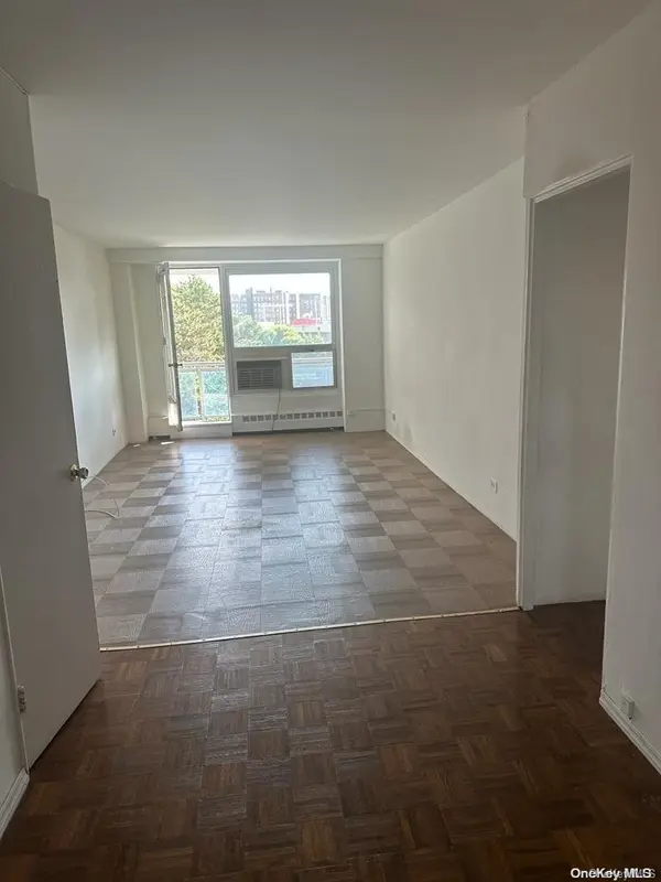 97-10 62 DR #4M, Rego Park, NY 11374