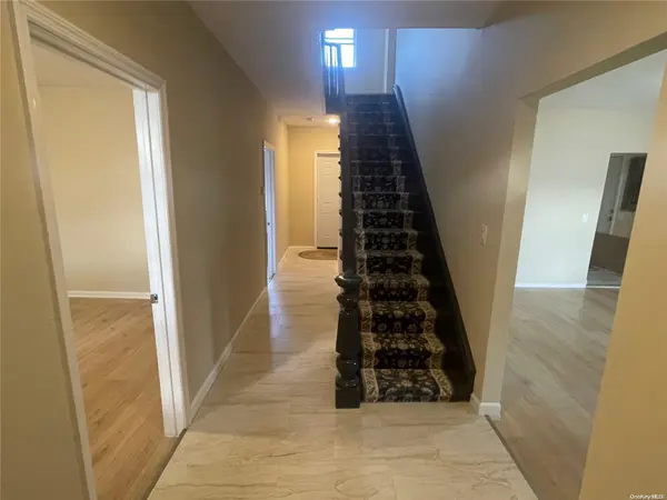 142 Henry ST, Hempstead, NY 11550
