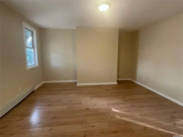 142 Henry ST, Hempstead, NY 11550