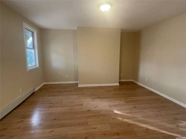 142 Henry ST, Hempstead, NY 11550