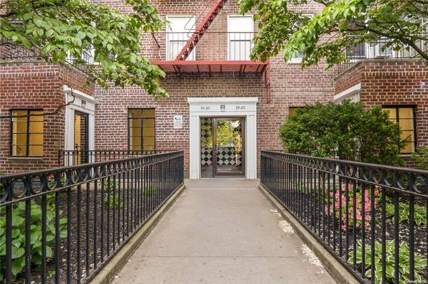 39-20 52nd St #2G, Woodside, NY 11377