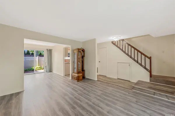 22 Sunhollow Court #22, Deer Park, NY 11729
