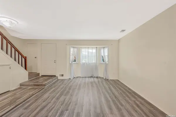 22 Sunhollow Court #22, Deer Park, NY 11729