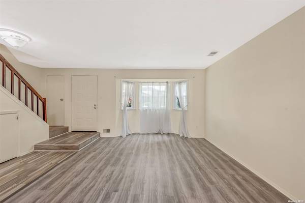 22 Sunhollow Court #22, Deer Park, NY 11729