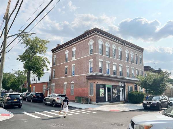 123-18 18th AVE, College Point, NY 11356