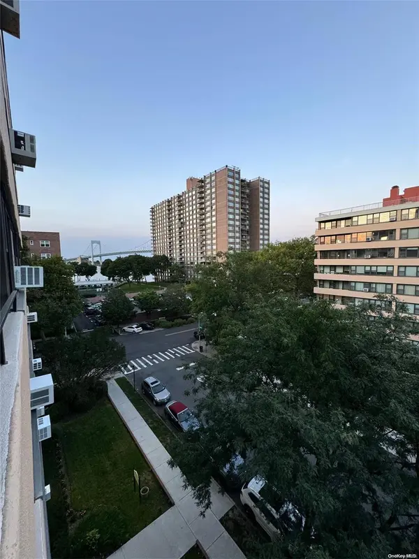 7-04 166th Street #6D, Whitestone, NY 11357