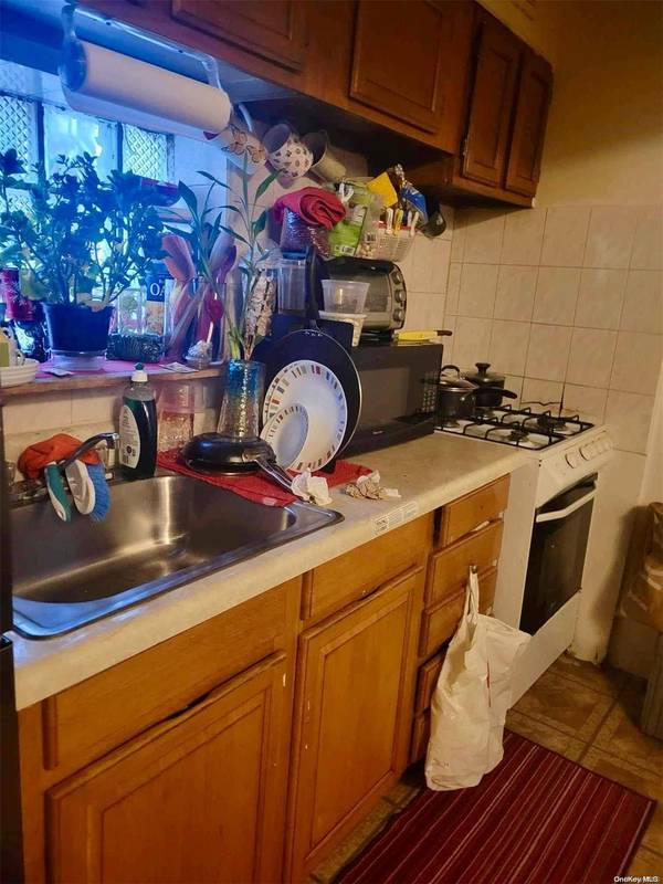 95-24 42nd AVE, Elmhurst, NY 11373
