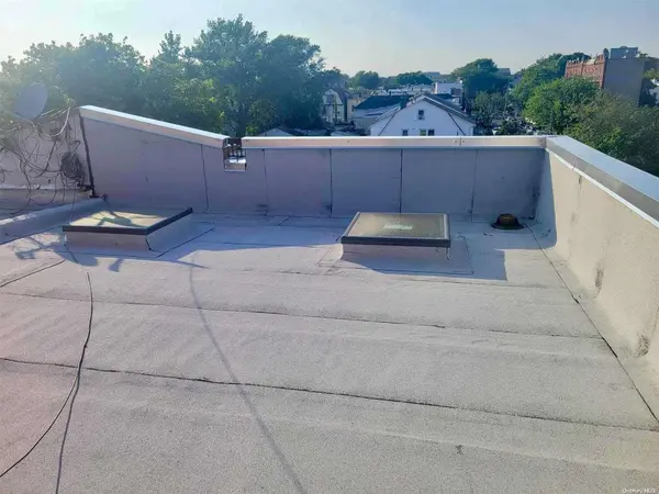 95-24 42nd AVE, Elmhurst, NY 11373
