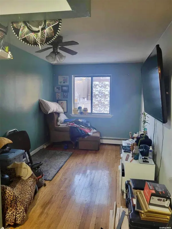 95-24 42nd AVE, Elmhurst, NY 11373