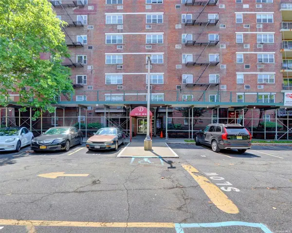 151-31 88th ST #6H, Howard Beach, NY 11414