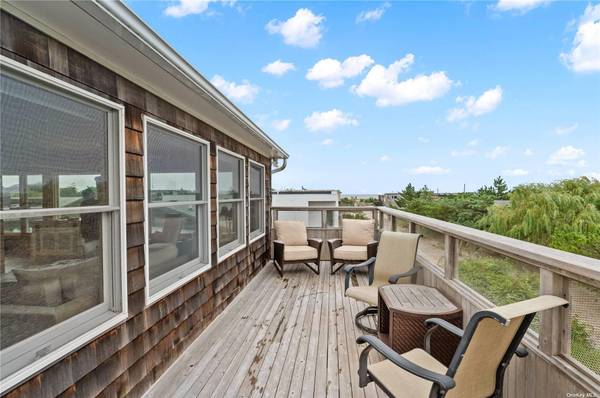 32 Schooner WALK, Ocean Beach, NY 11770