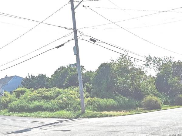 Grandview DR, Shirley, NY 11967