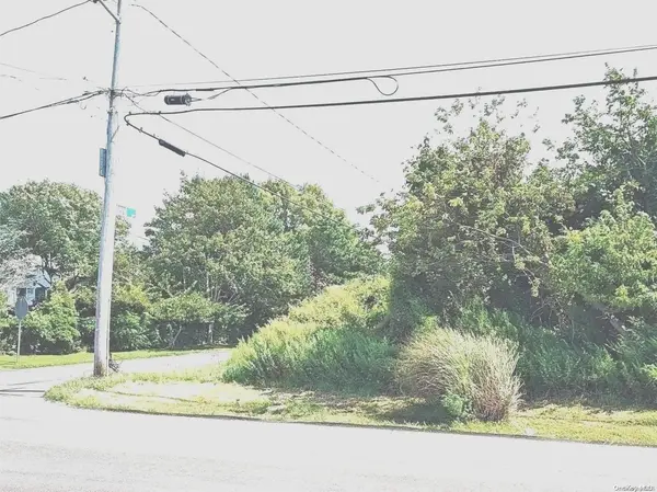 Grandview DR, Shirley, NY 11967