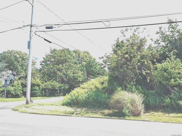 Grandview DR, Shirley, NY 11967
