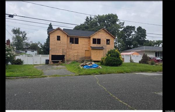 140 Floyd ST, Brentwood, NY 11717