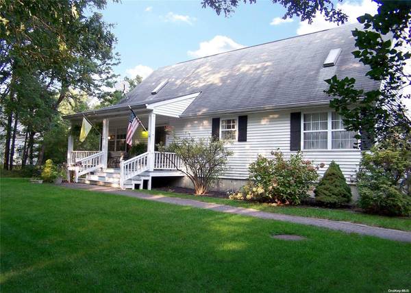 211 Halsey Manor RD, Manorville, NY 11949