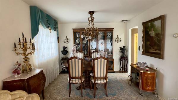226-35 76th RD, Oakland Gardens, NY 11364