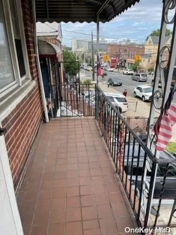 52-14 69th ST, Maspeth, NY 11378