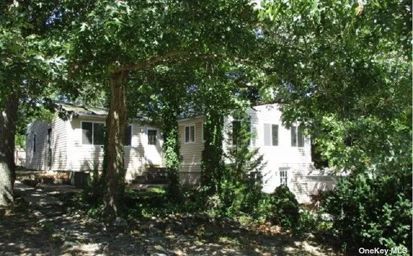 70 Beech ST, Lake Grove, NY 11755
