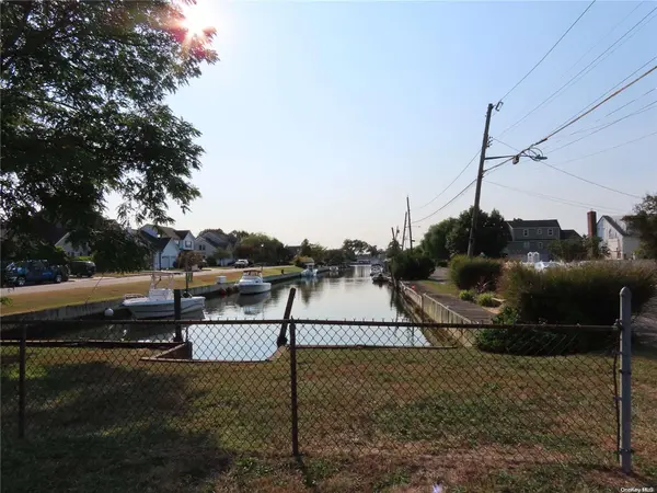 44 Buchanan AVE, Amityville, NY 11701