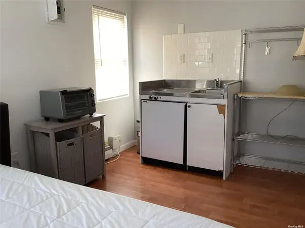 742 S 9th ST, Lindenhurst, NY 11757