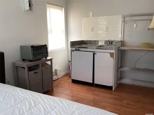 742 S 9th ST, Lindenhurst, NY 11757