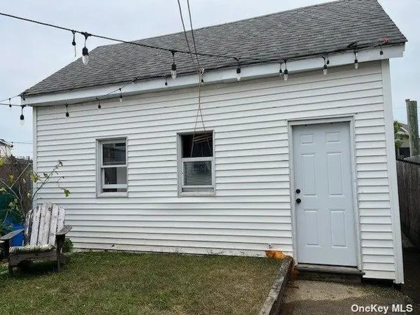 742 S 9th ST, Lindenhurst, NY 11757