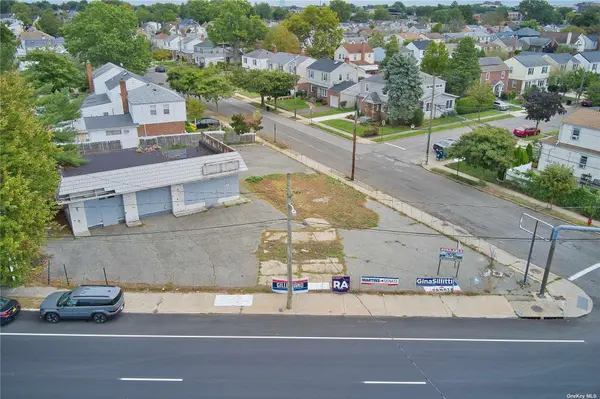 400 Herricks RD, Mineola, NY 11501