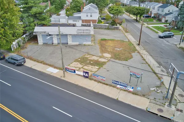 400 Herricks RD, Mineola, NY 11501