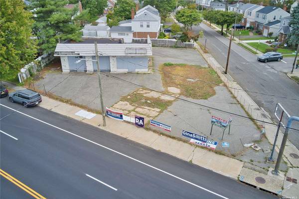 400 Herricks RD, Mineola, NY 11501