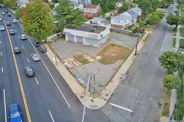 400 Herricks RD, Mineola, NY 11501