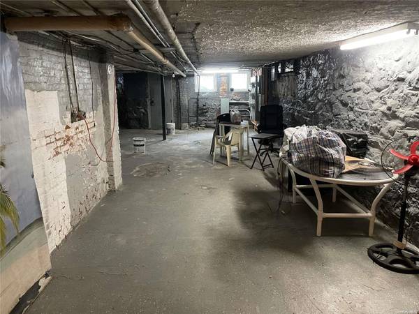 689 Lincoln #4A, Brooklyn, NY 11216