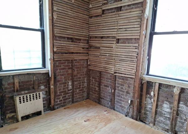 21-38 35 ST #1H, Astoria, NY 11105