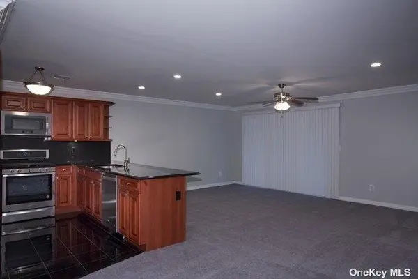 143 Overlook DR #143, Farmingville, NY 11738