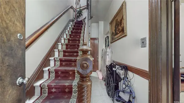 36-44 32nd ST, Astoria, NY 11106