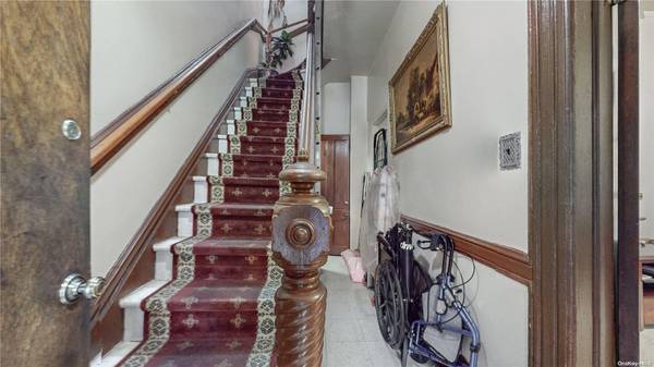 36-44 32nd ST, Astoria, NY 11106