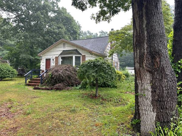 77 Lincoln RD, Medford, NY 11763