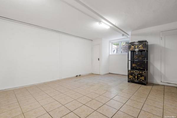 31-14 77 ST, Jackson Heights, NY 11372