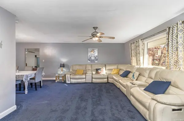 25 Sweetbriar DR, Mastic, NY 11950