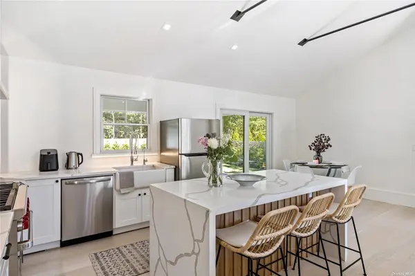 69 School ST, Hampton Bays, NY 11946
