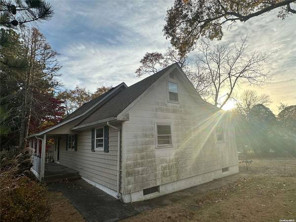 68 Tarpon RD, Rocky Point, NY 11778
